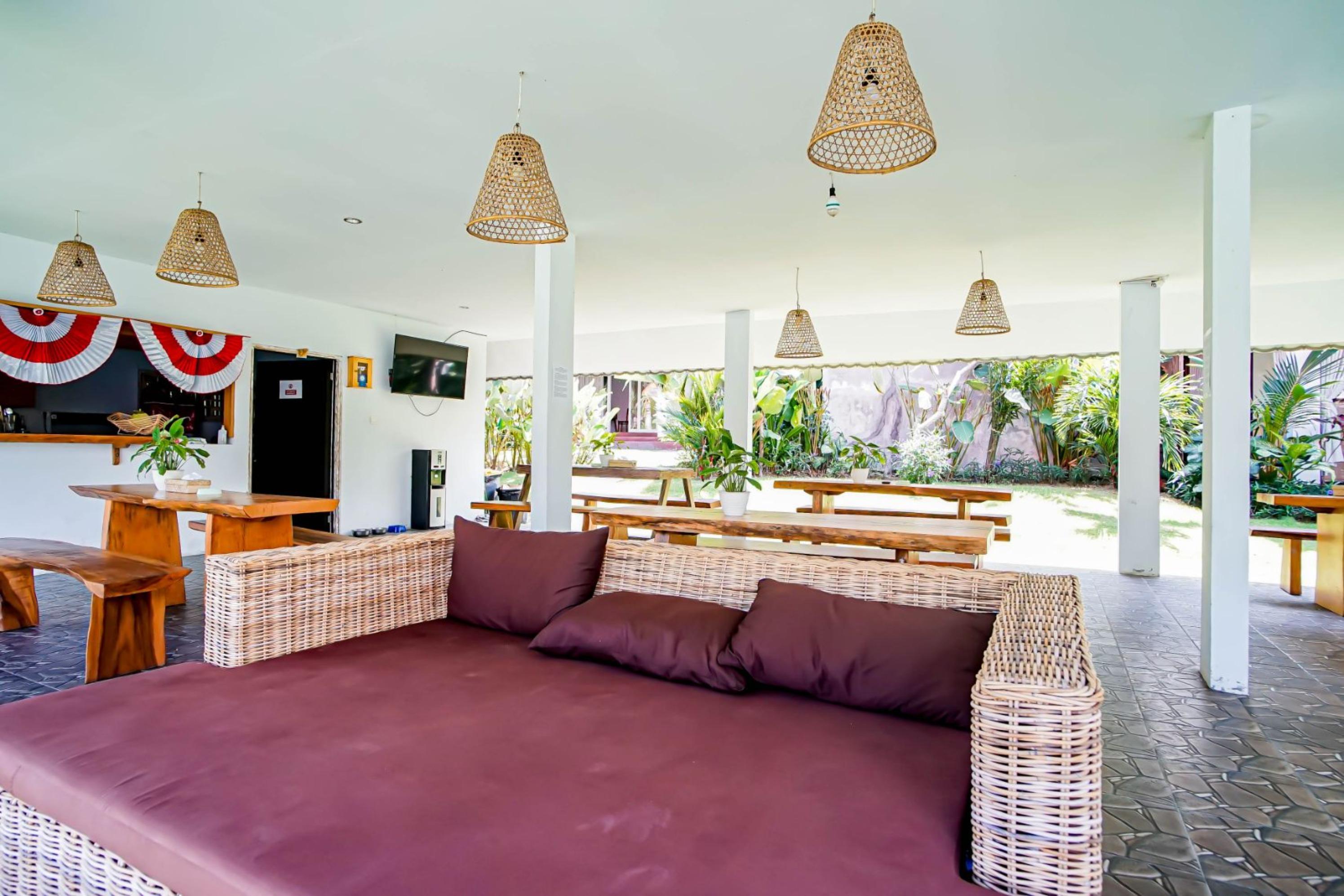 Agung Wiwin Homestay & Restaurant Mengwi Екстериор снимка