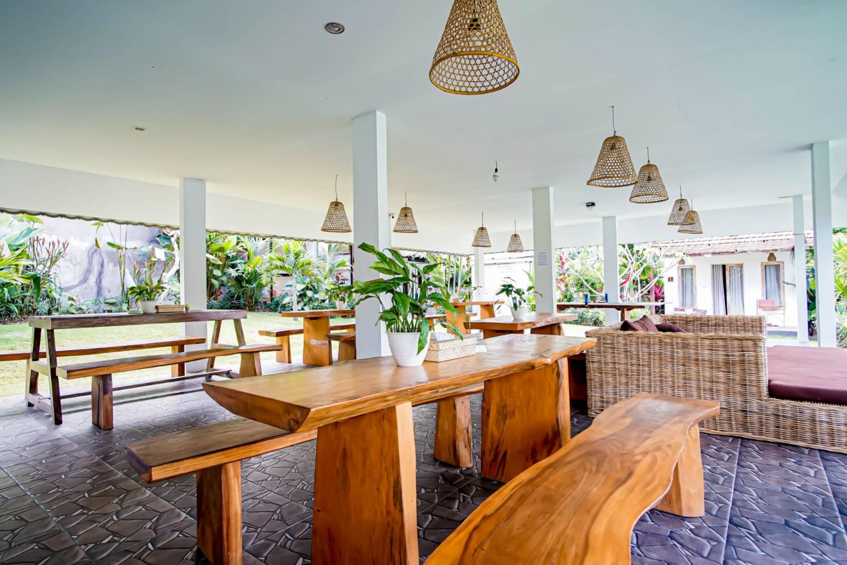 Agung Wiwin Homestay & Restaurant Mengwi Екстериор снимка