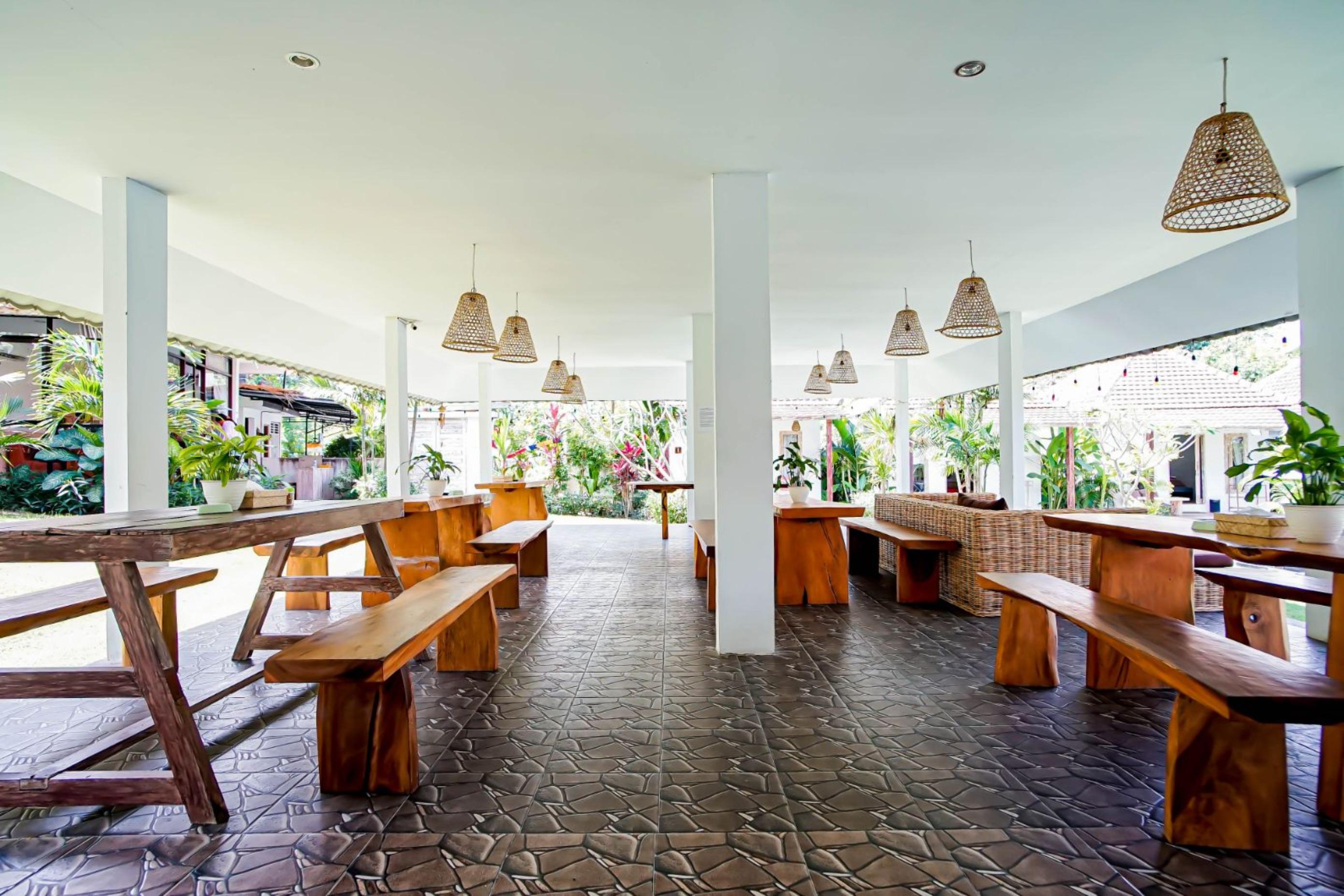 Agung Wiwin Homestay & Restaurant Mengwi Екстериор снимка