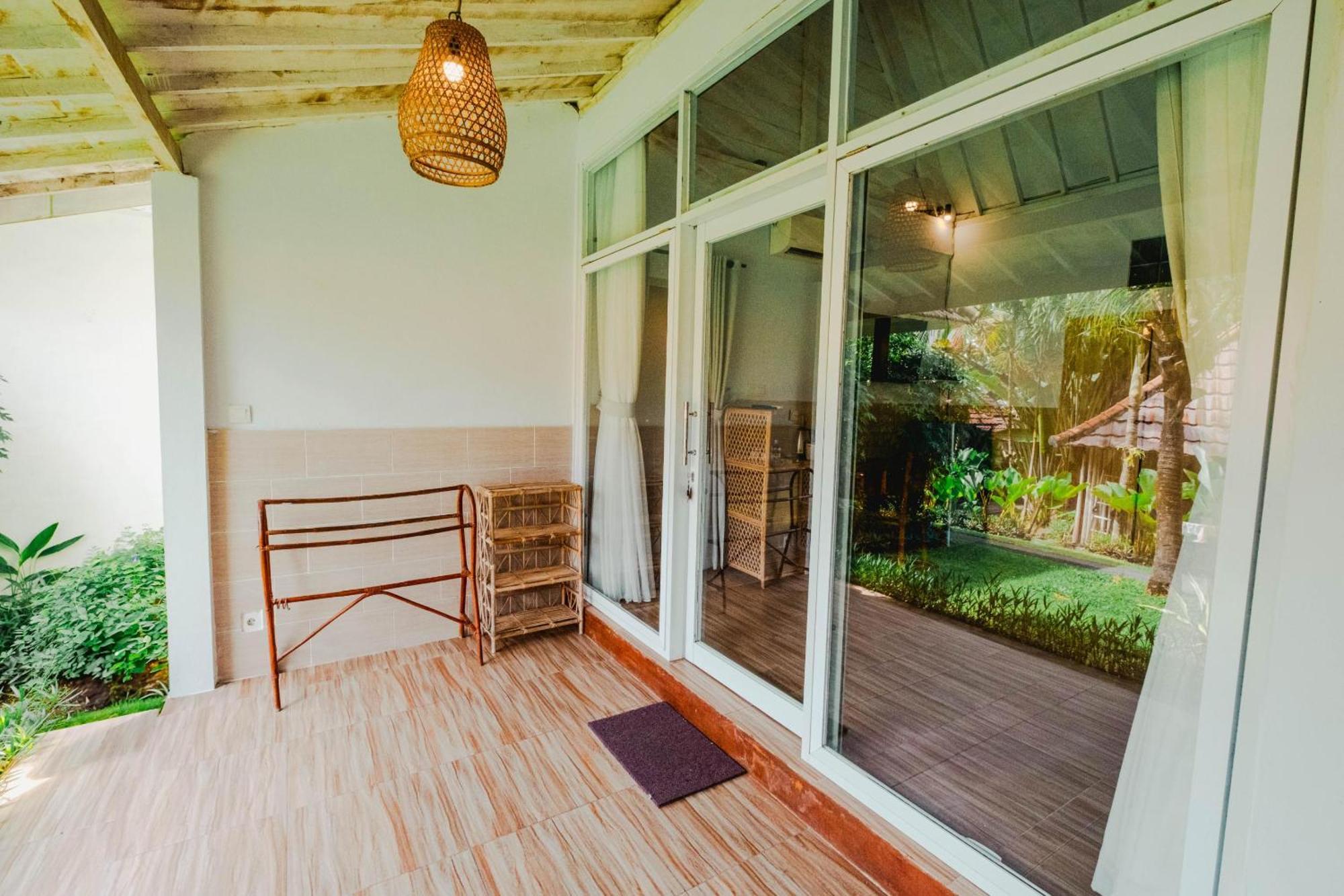 Agung Wiwin Homestay & Restaurant Mengwi Екстериор снимка