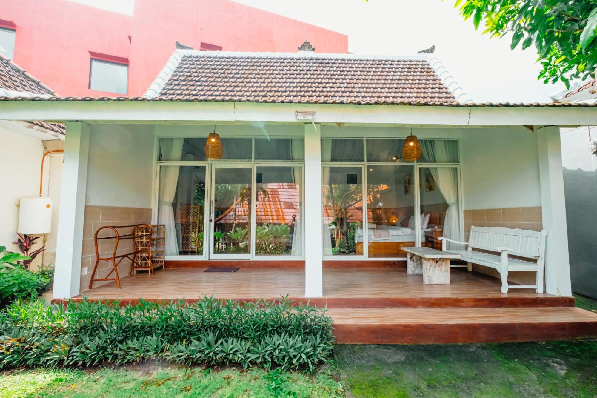 Agung Wiwin Homestay & Restaurant Mengwi Екстериор снимка