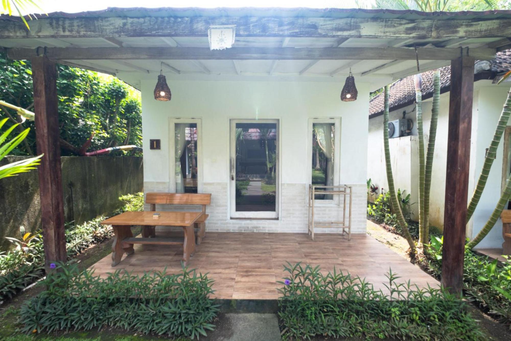 Agung Wiwin Homestay & Restaurant Mengwi Екстериор снимка